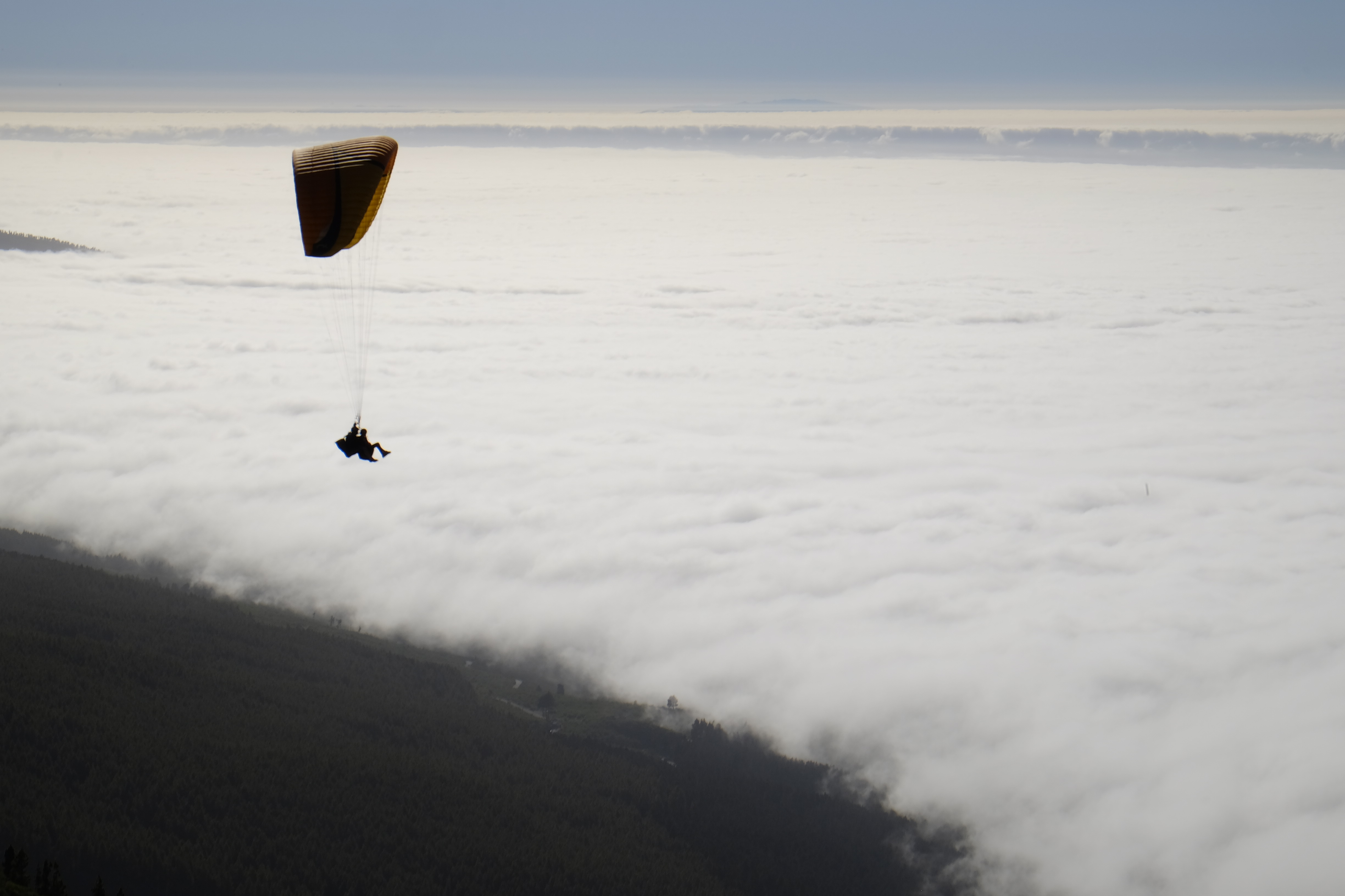 Paragleiter vor Teide